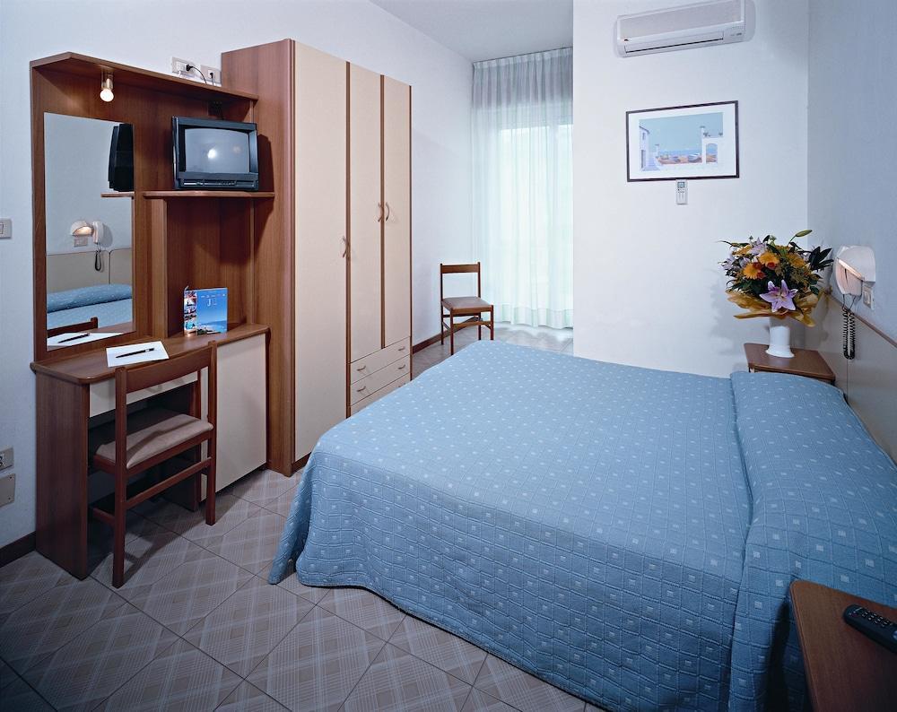 Hotel Madrid Rimini Eksteriør bilde