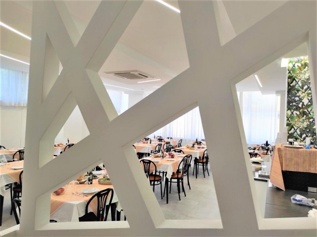 Hotel Madrid Rimini Eksteriør bilde