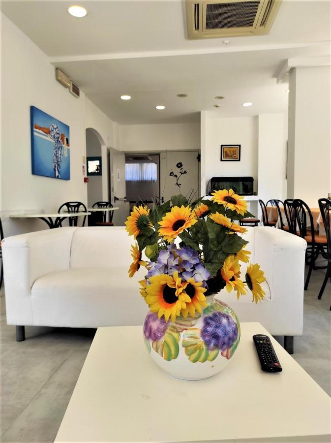 Hotel Madrid Rimini Eksteriør bilde
