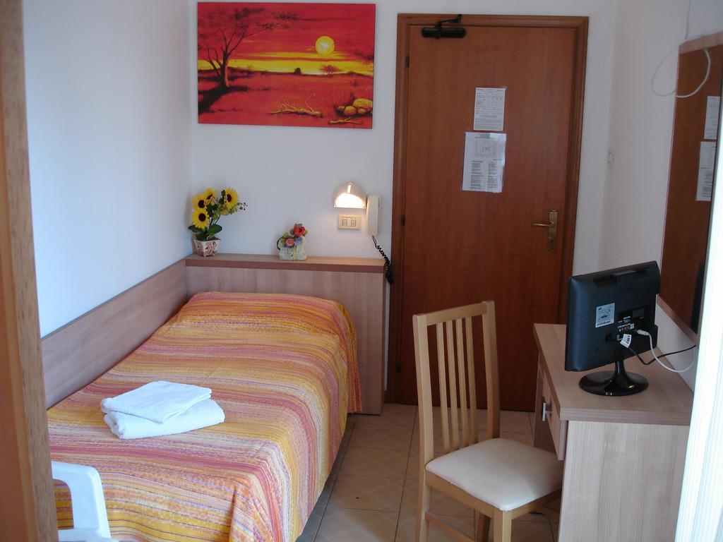 Hotel Madrid Rimini Eksteriør bilde