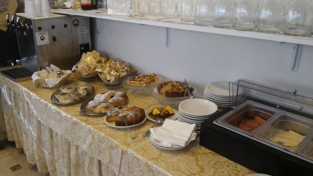 Hotel Madrid Rimini Eksteriør bilde