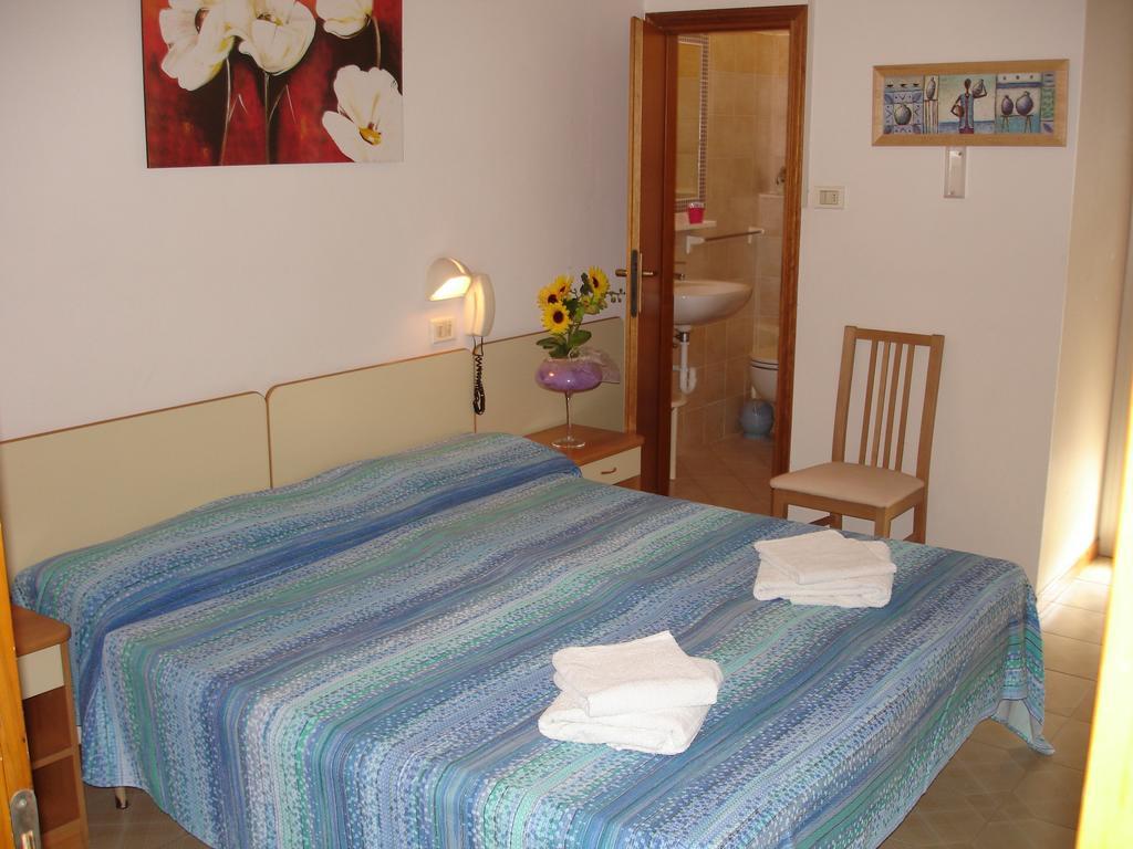 Hotel Madrid Rimini Eksteriør bilde