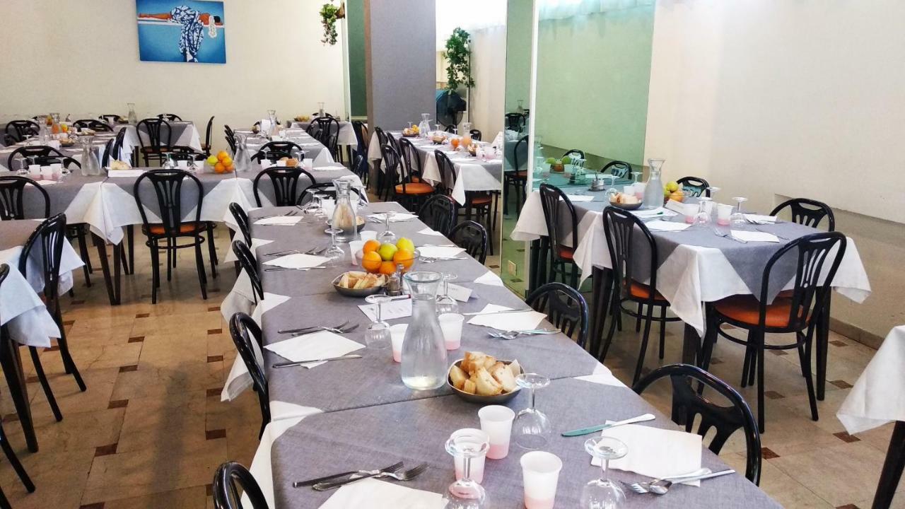 Hotel Madrid Rimini Eksteriør bilde
