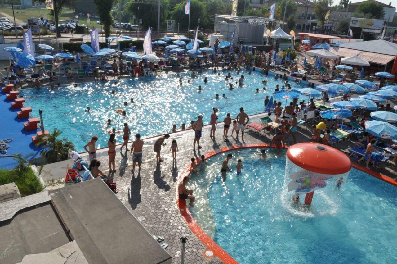 Hotel Madrid Rimini Eksteriør bilde